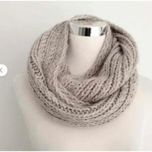 American Eagle Outfitters Y2K Chunky‎ Knit Infinity Scarf Gray Cozy Winter Warm